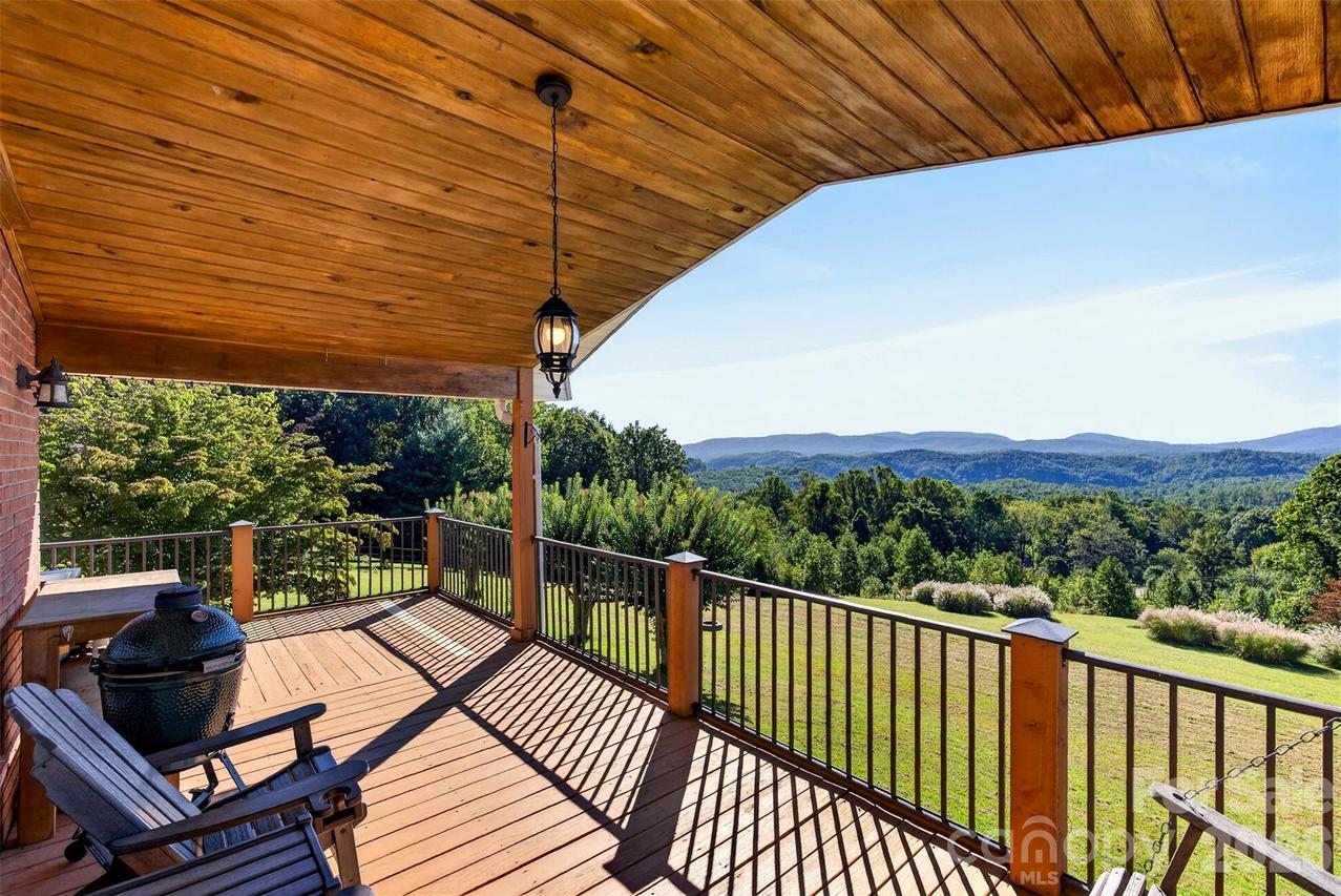 93 Orchard Hill, Saluda, NC 28773