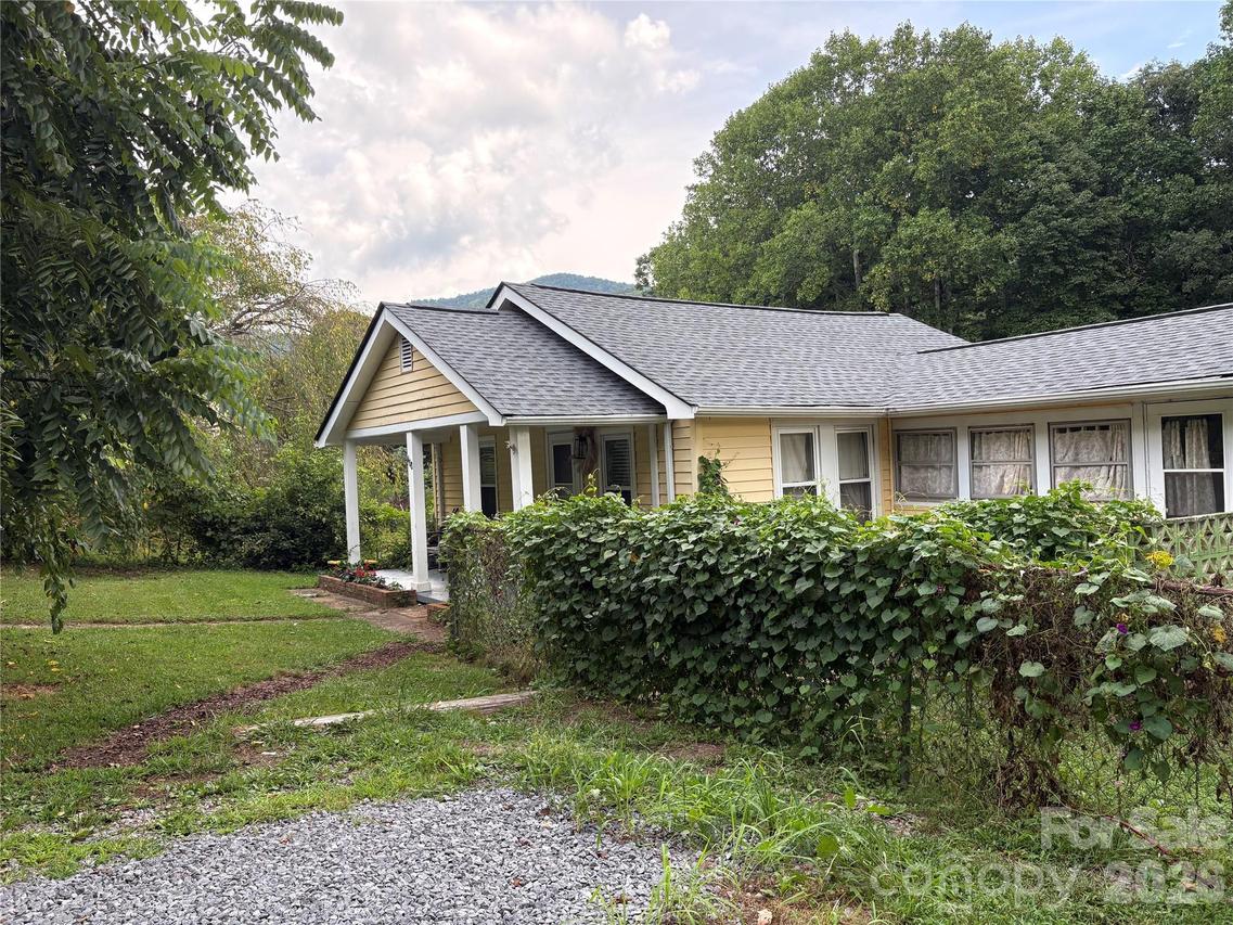 408 Mccoy Cove Rd., Black Mountain, NC 28711