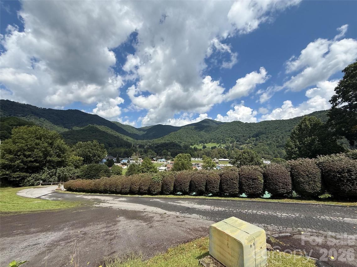 10 Lewis Ln., Maggie Valley, NC 28751