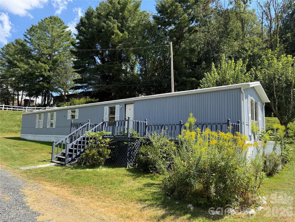 18 Wheeler Hills Rd., Burnsville, NC 28714