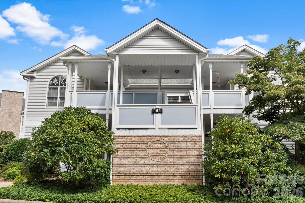 165 Ewbank Garden Dr., Hendersonville, NC 28791