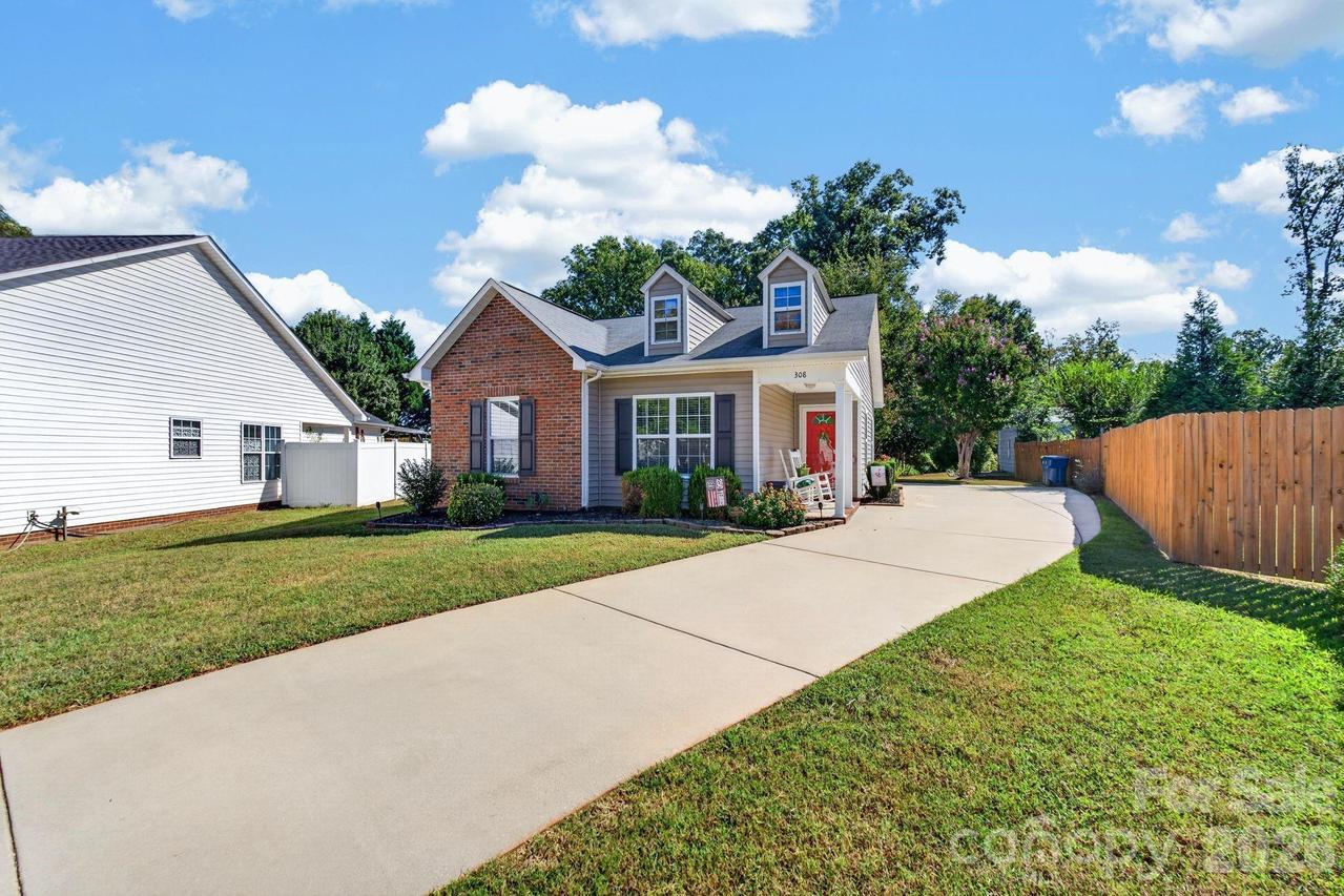 308 Llewellyn St., Belmont, NC 28012