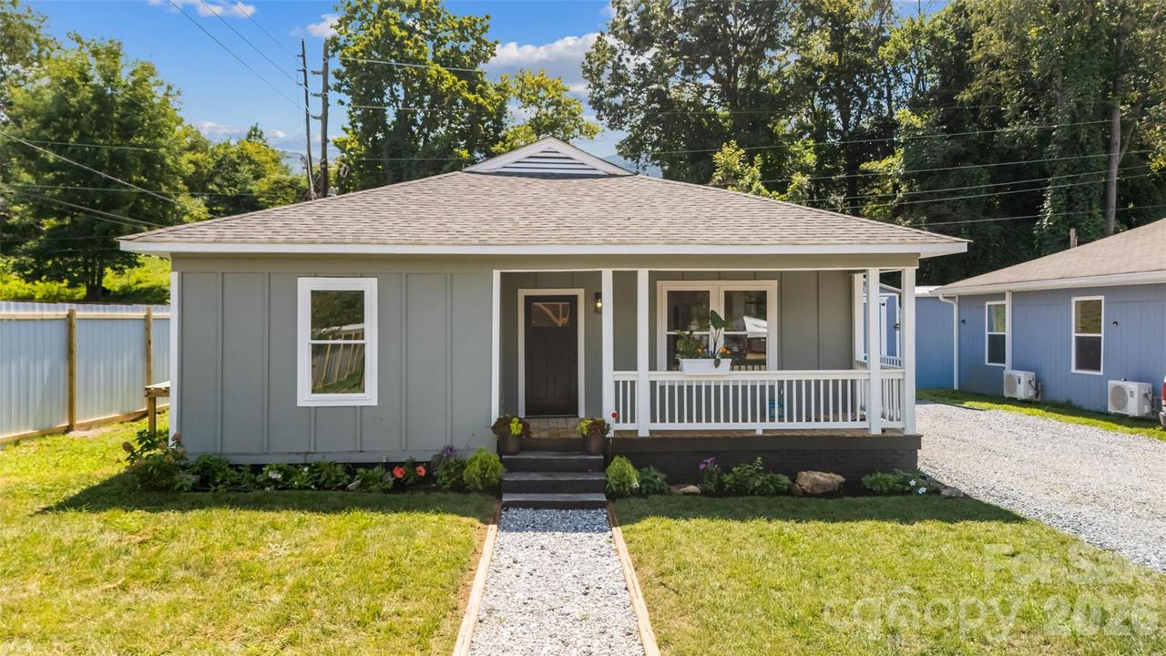 156 Edwards Ave., Swannanoa, NC 28778
