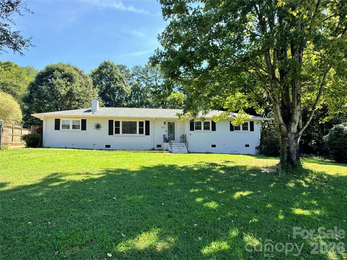 1442 Plumcrest Dr., Charlotte, NC 28216