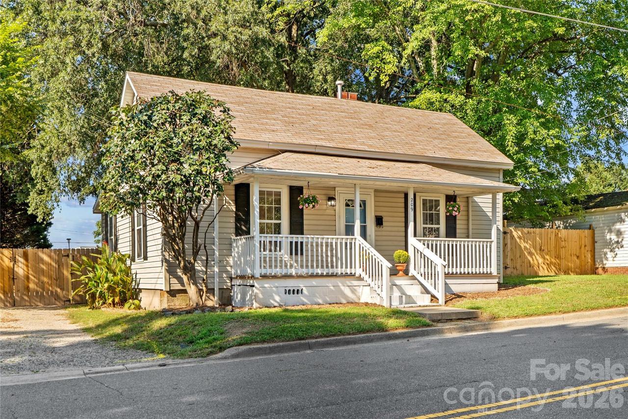 209 E Wilson Ave., Mooresville, NC 28115