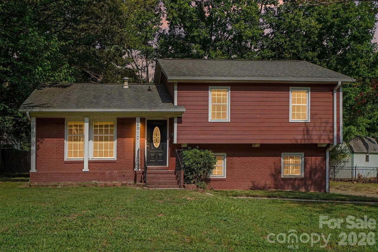 6910 Wrentree Dr., Charlotte, NC 28210