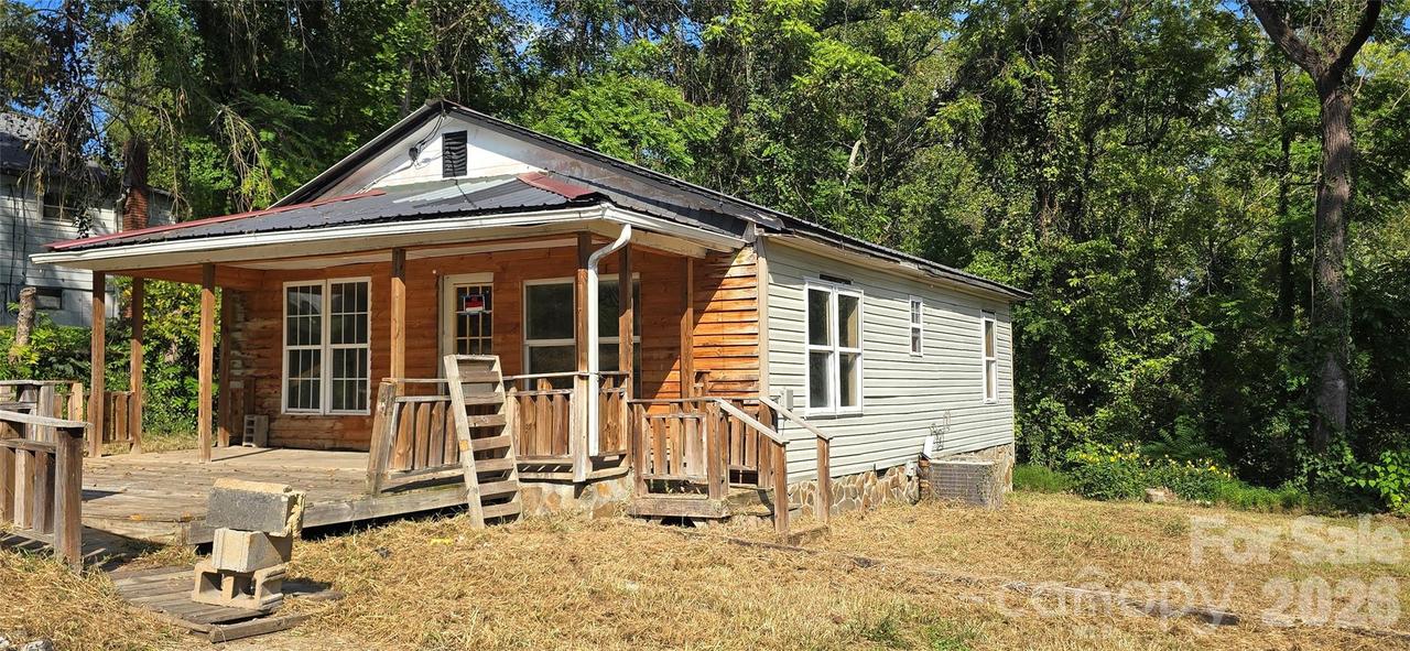 502 Healan Pl., Lenoir, NC 28645