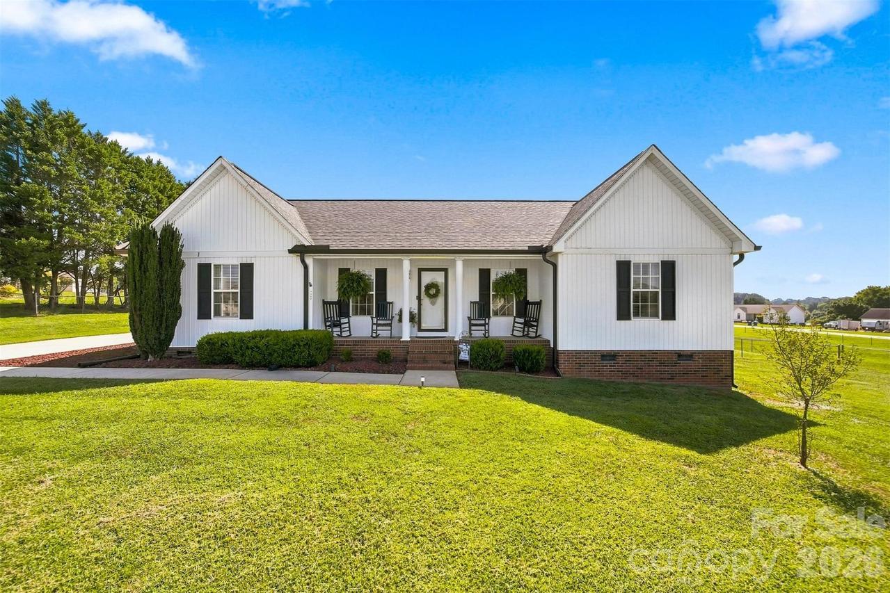 3294 Cascade Tr., Lincolnton, NC 28092