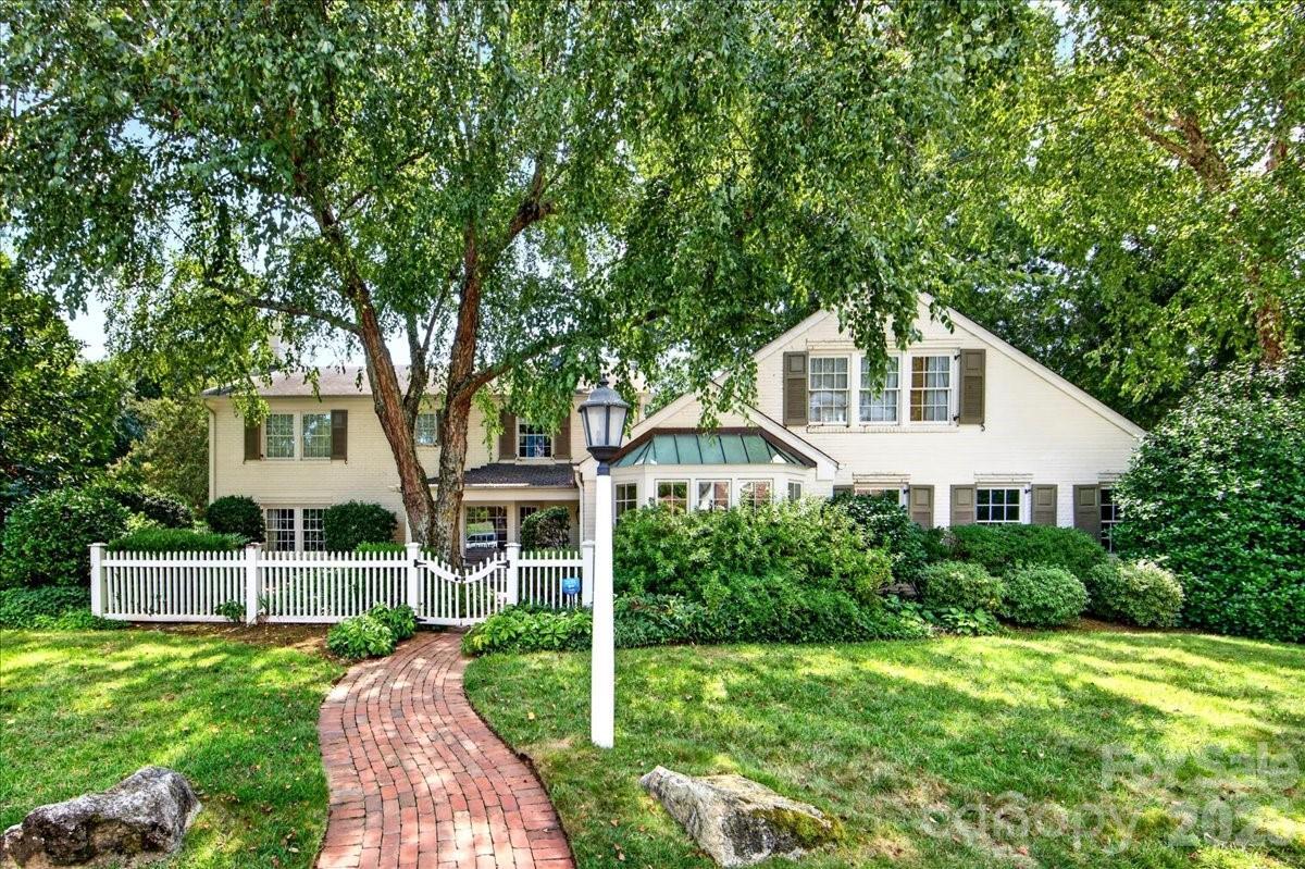 2200 Queens Rd., Charlotte, NC 28207