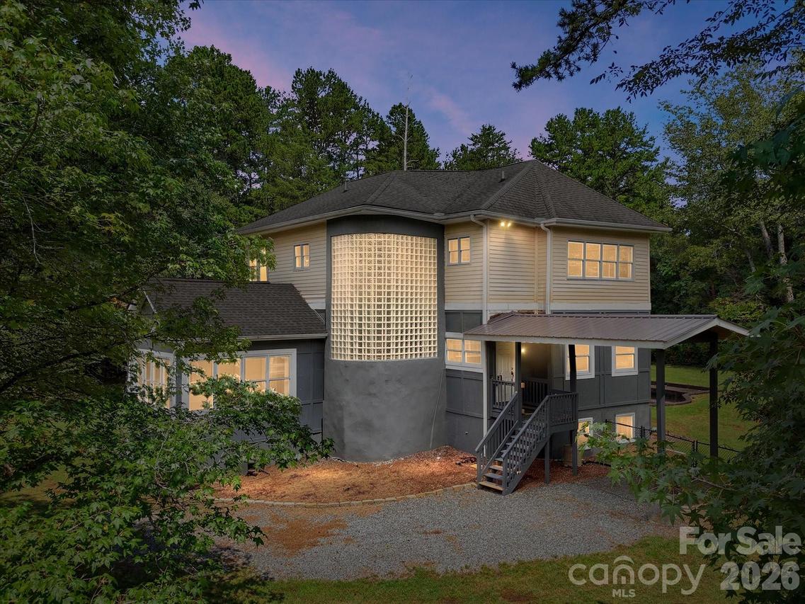 9821 Harvest Ln., Davidson, NC 28036