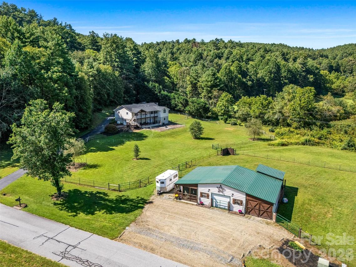 202 Morgan Dr., Penrose, NC 28766