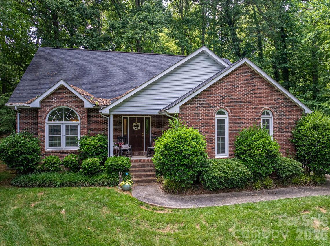645 Deerfield Dr., Mount Holly, NC 28120