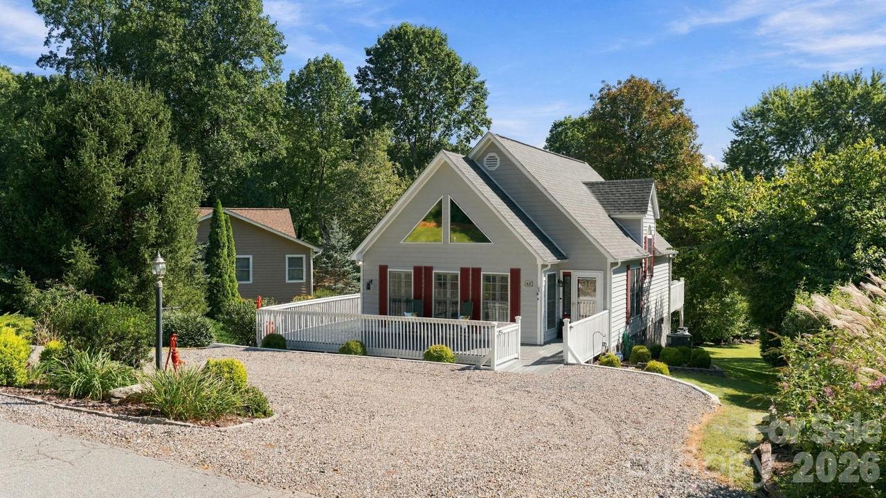 65 Airish Ln., Waynesville, NC 28785