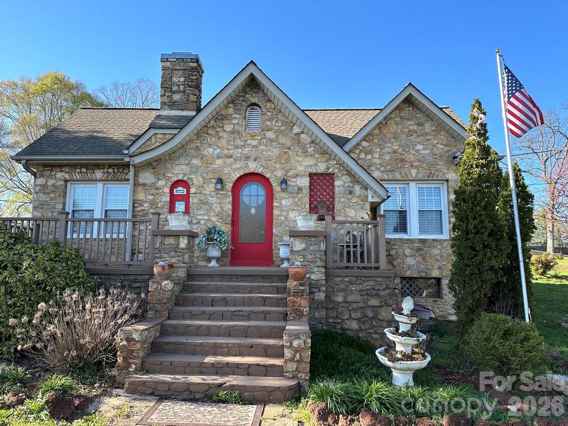 106 Myrtle St., Morganton, NC 28655