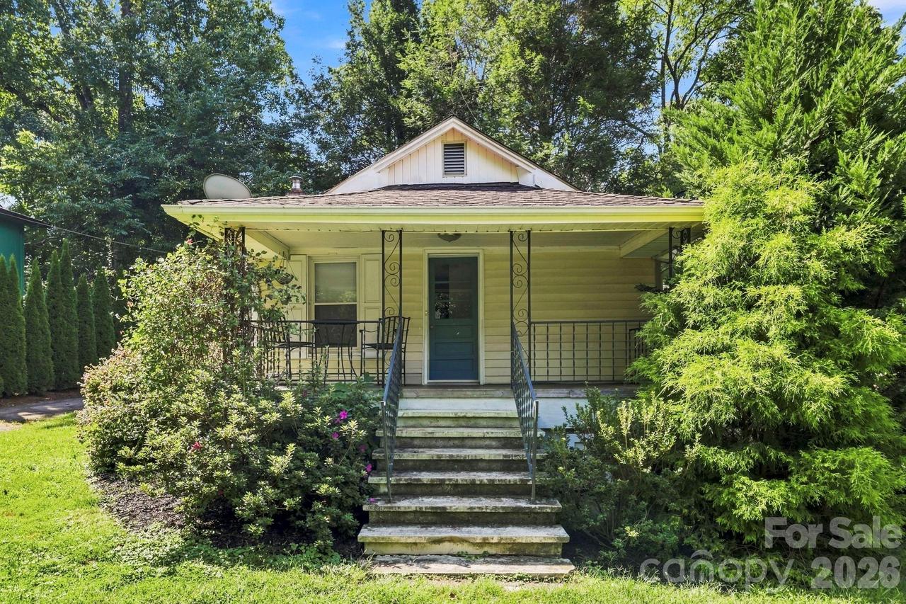 221 N Fork Rd., Black Mountain, NC 28711