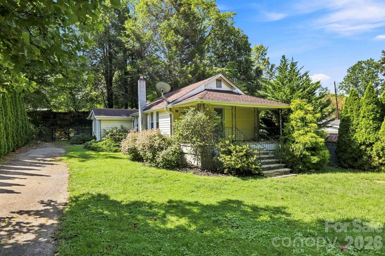 221 N Fork Rd., Black Mountain, NC 28711