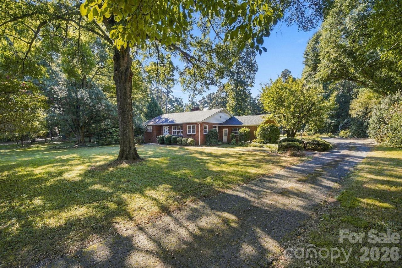 124 Oak Tr., Belmont, NC 28012