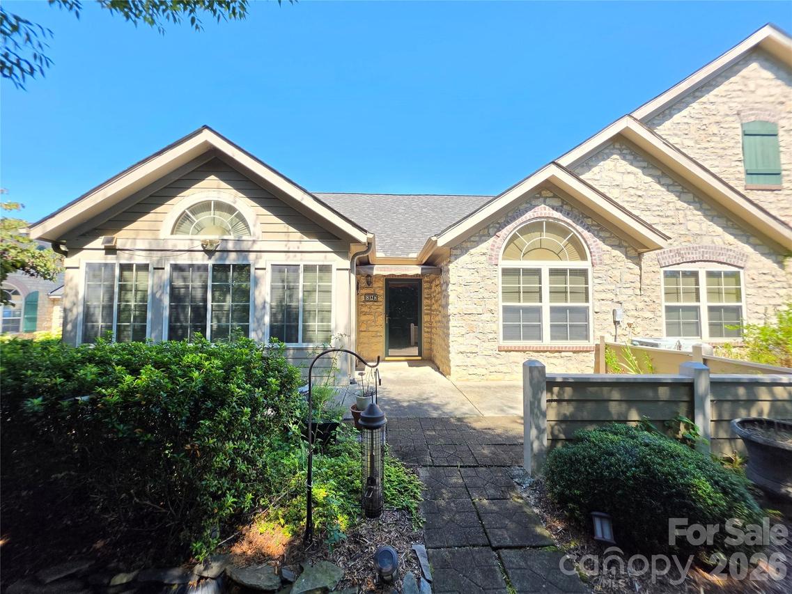 812 Wynnshire Dr. #B, Hickory, NC 28601