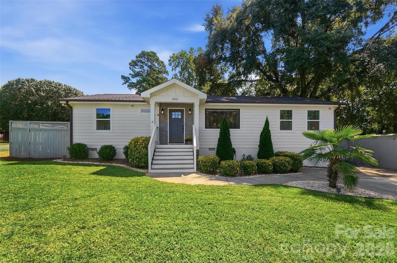 1901 Clearwood Ln., Charlotte, NC 28214