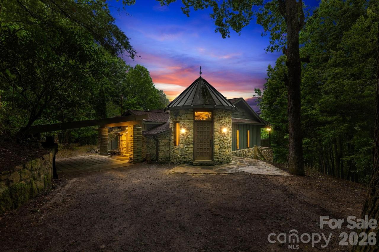 284 Indian Cave Park Rd., Hendersonville, NC 28739