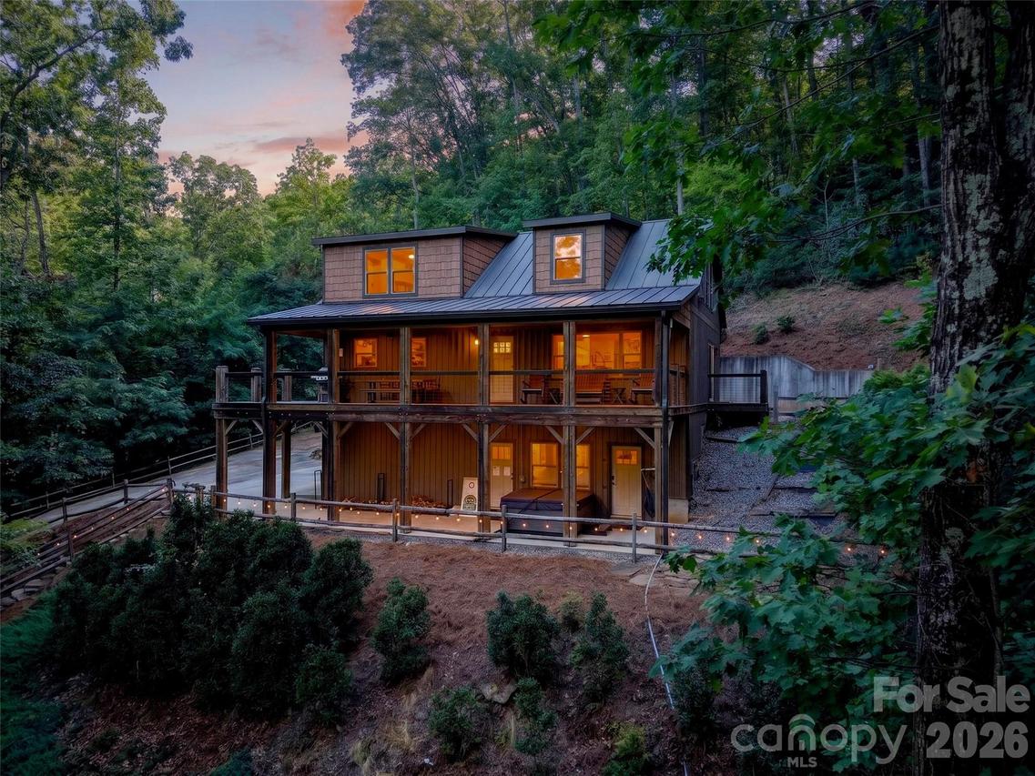 3050 Green River Cove Rd., Saluda, NC 28773