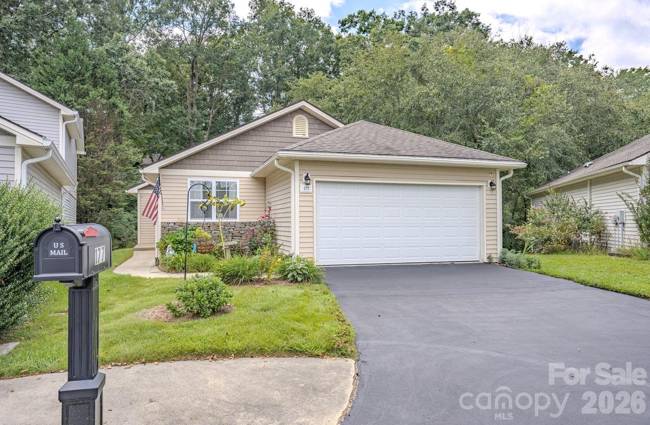 177 Clear Creekside Dr., Hendersonville, NC 28792