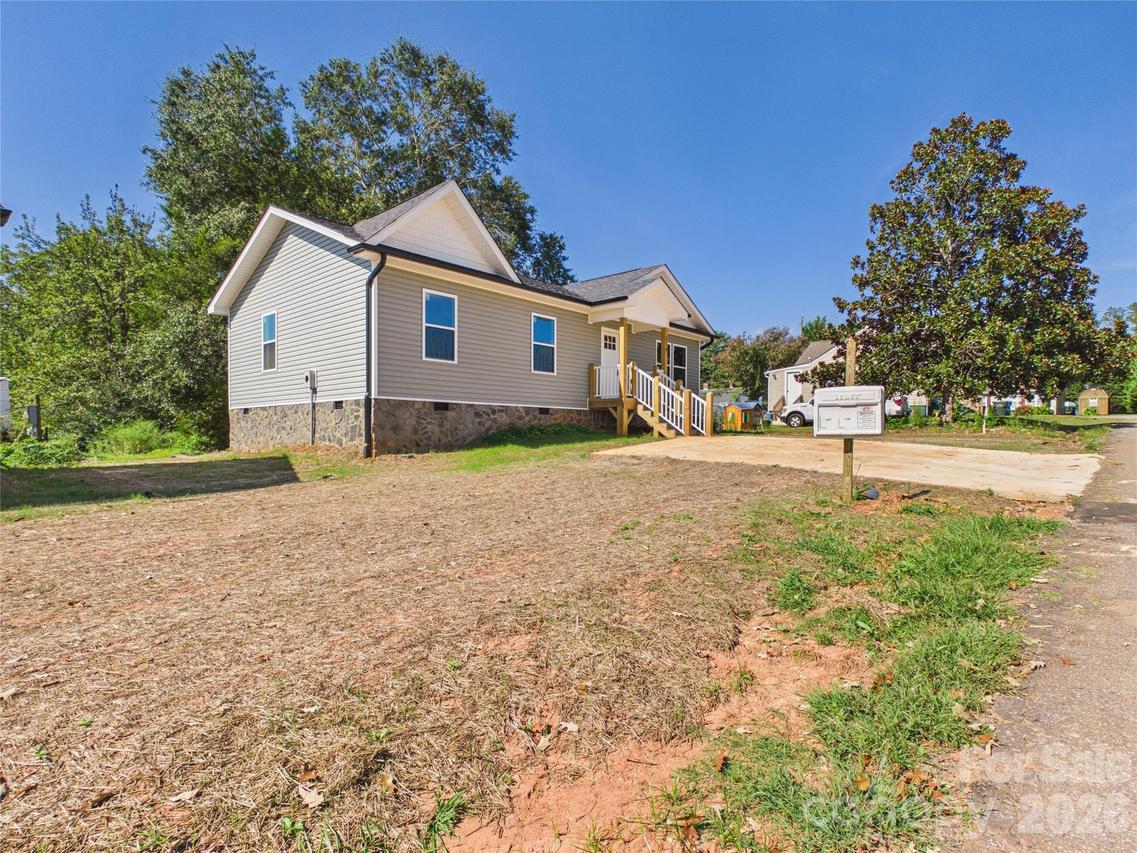 210 22nd Avenue Pl., Hickory, NC 28601