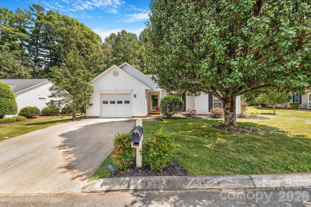 98 Stonehollow Rd., Fletcher, NC 28732