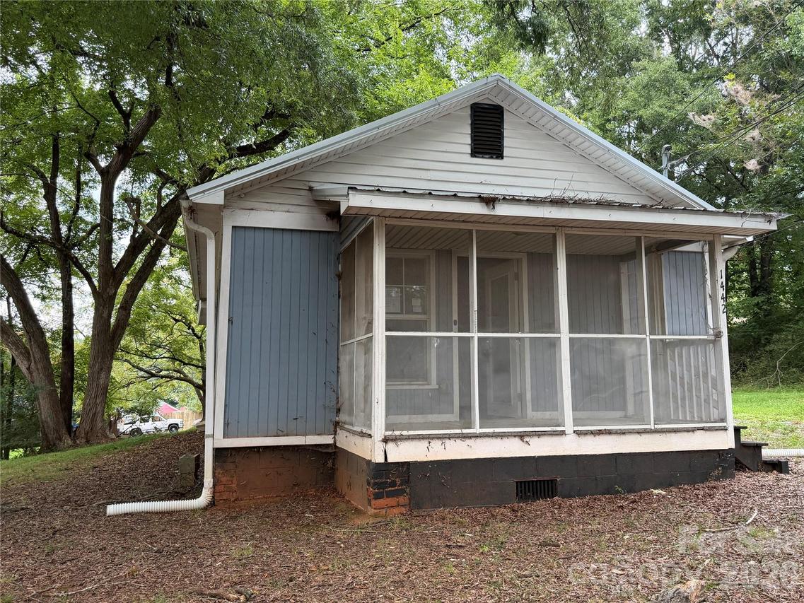 1442 School St., Statesville, NC 28677