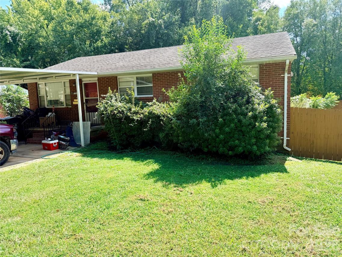 710 Manhasset Rd., Charlotte, NC 28209