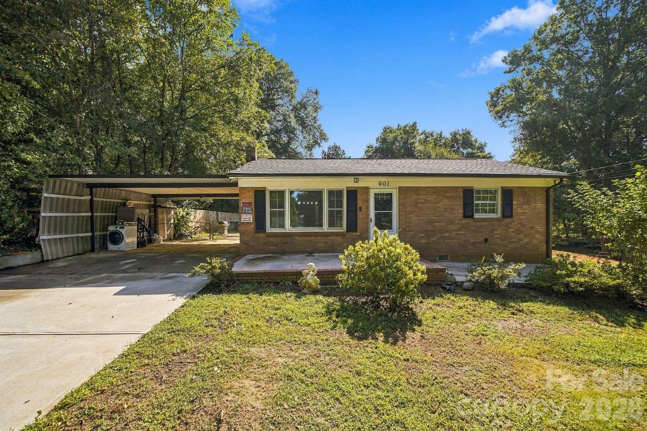901 Furman St., Dallas, NC 28034