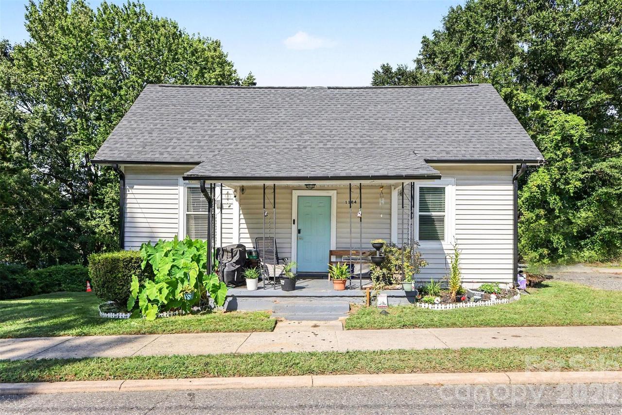 1104 W 7th Ave., Gastonia, NC 28052