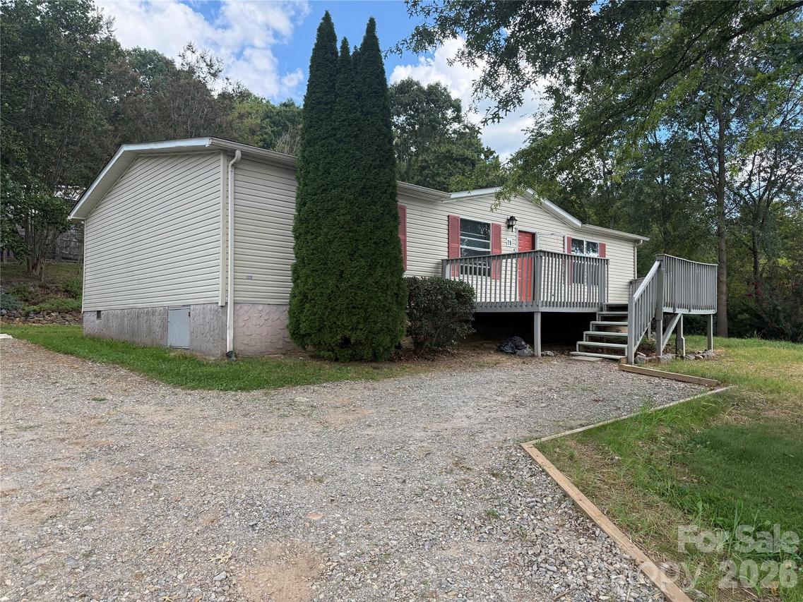 79 Jordan Rd., Swannanoa, NC 28778