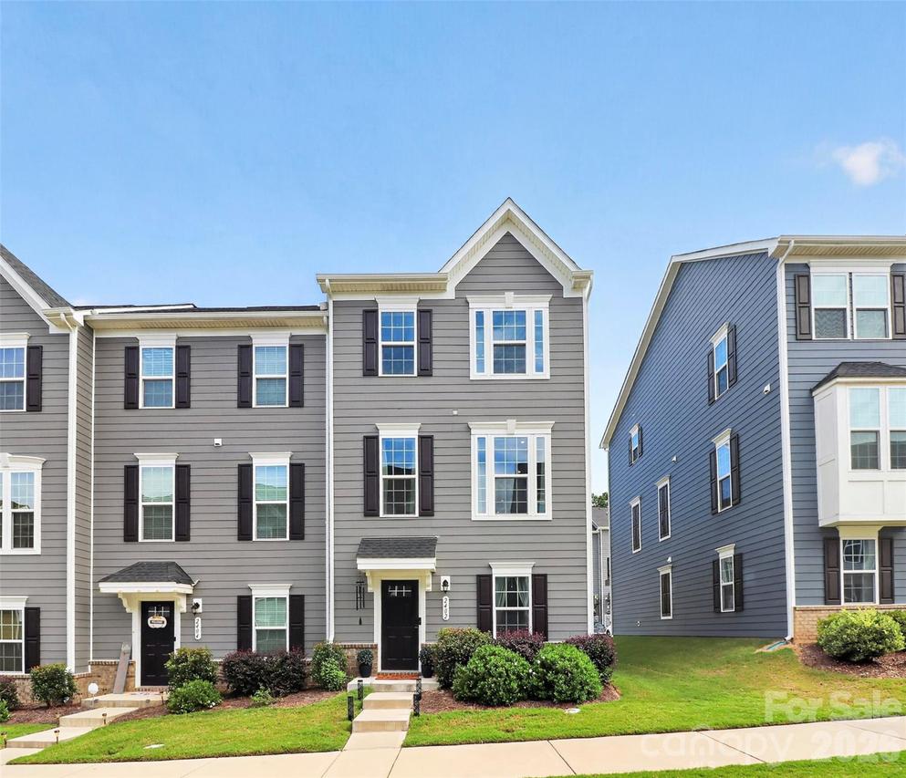 2402 Autumn Olive Ln., Matthews, NC 28104