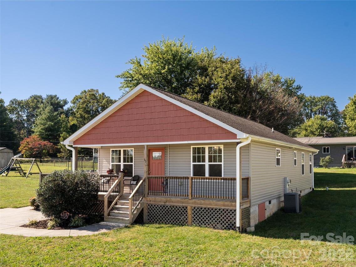 33 Sherman Meadows Dr., East Flat Rock, NC 28726