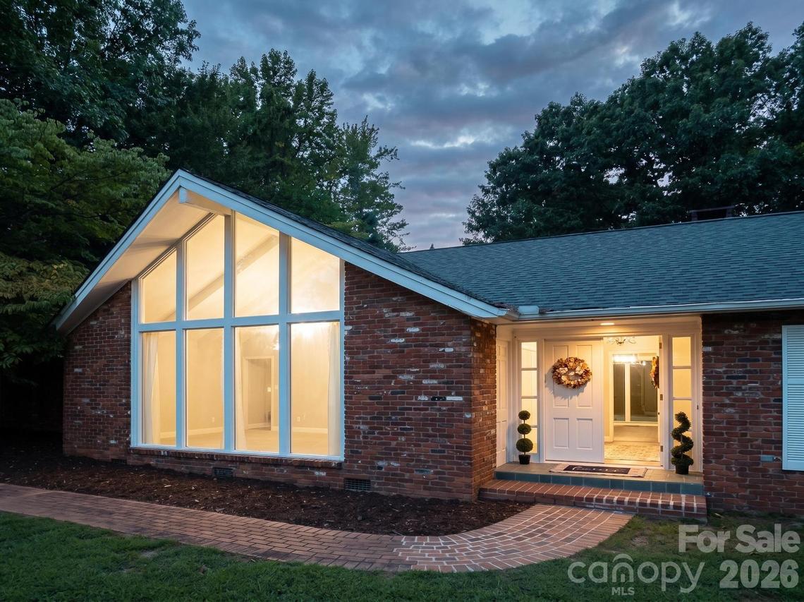 935 Ridgewood Dr., Lenoir, NC 28645
