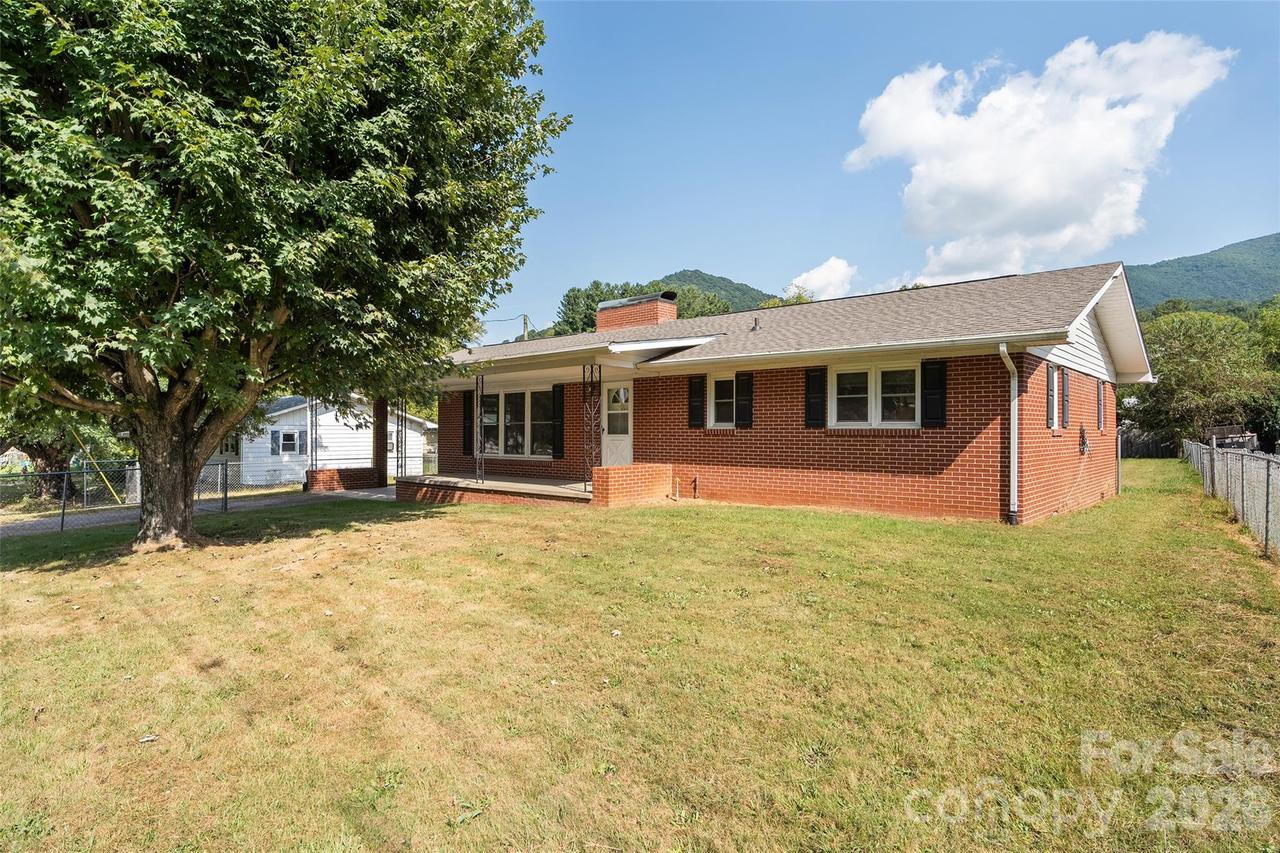 1567 Allens Creek Rd., Waynesville, NC 28786
