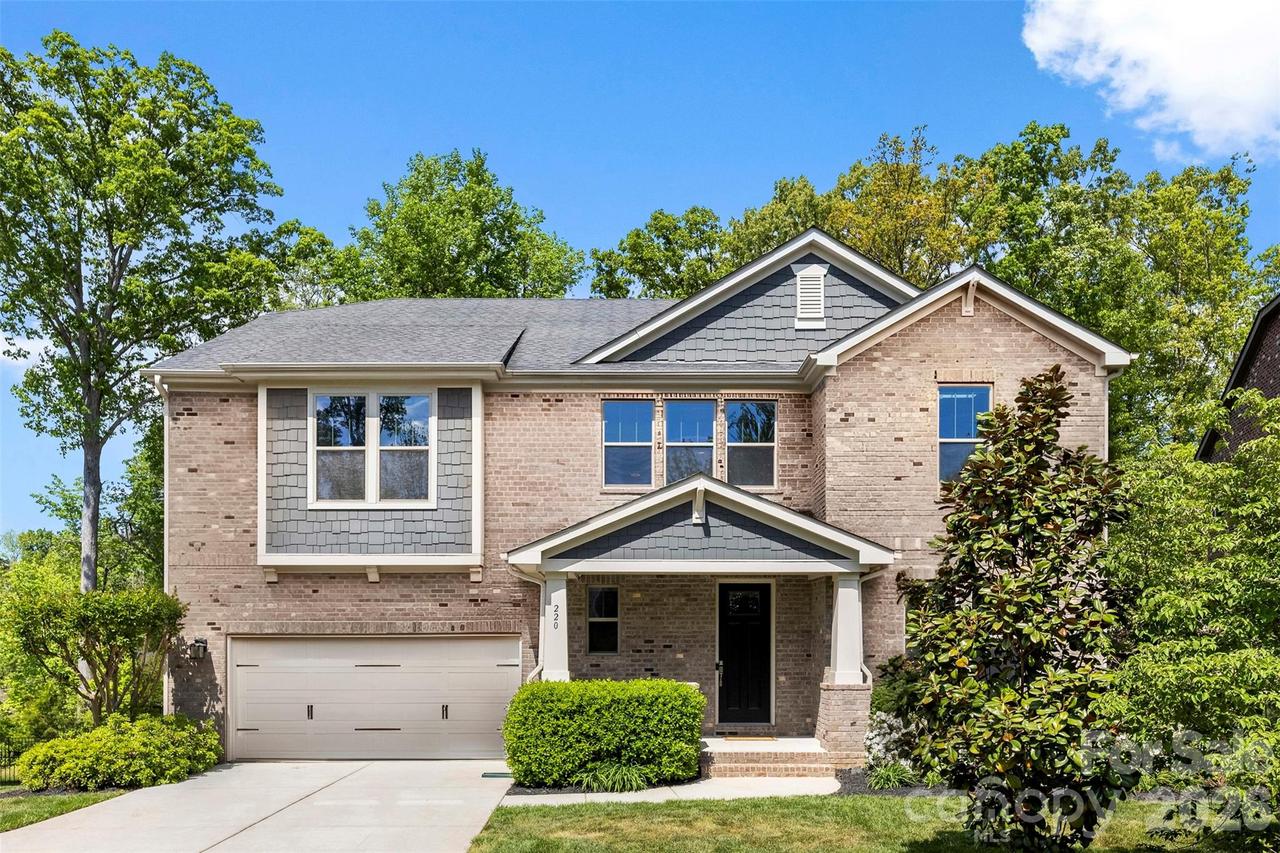220 Kingsdown Ave., Charlotte, NC 28270