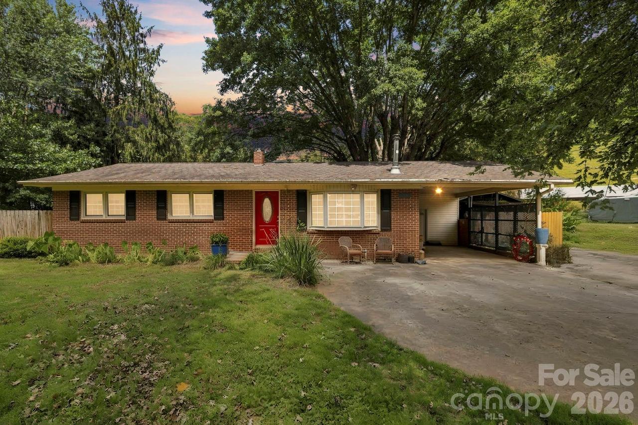 10687 Cruso Rd., Canton, NC 28716