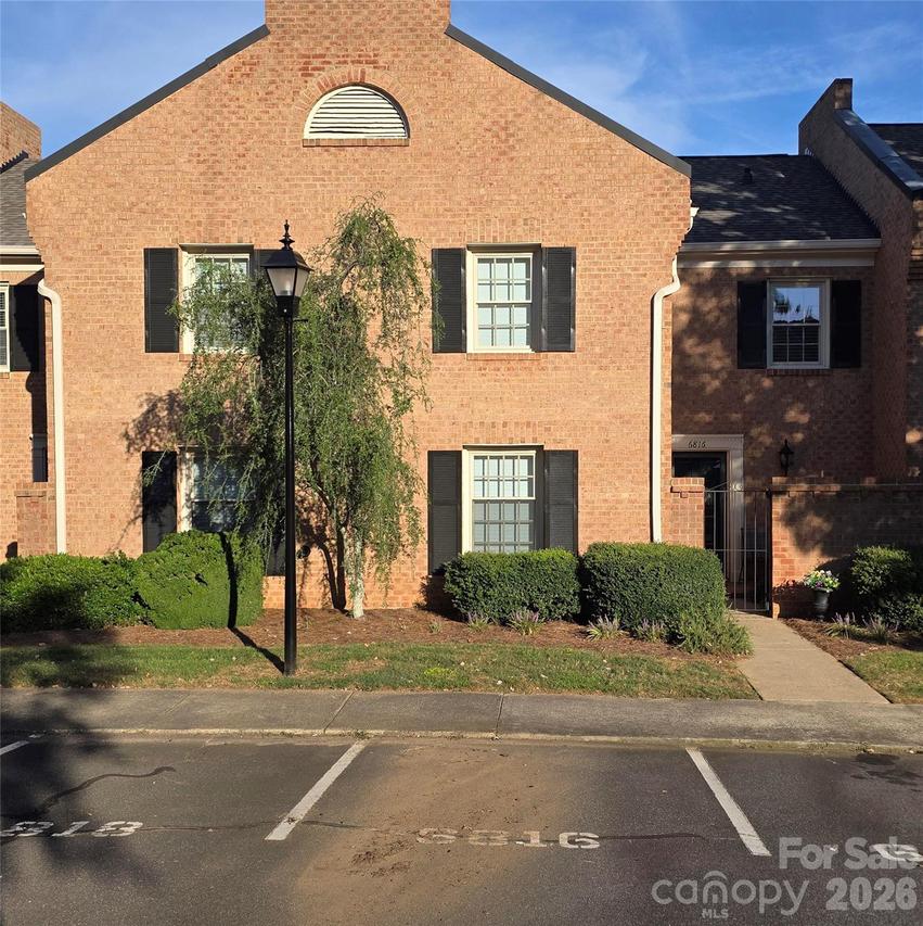 6816 Dumbarton Dr., Charlotte, NC 28210
