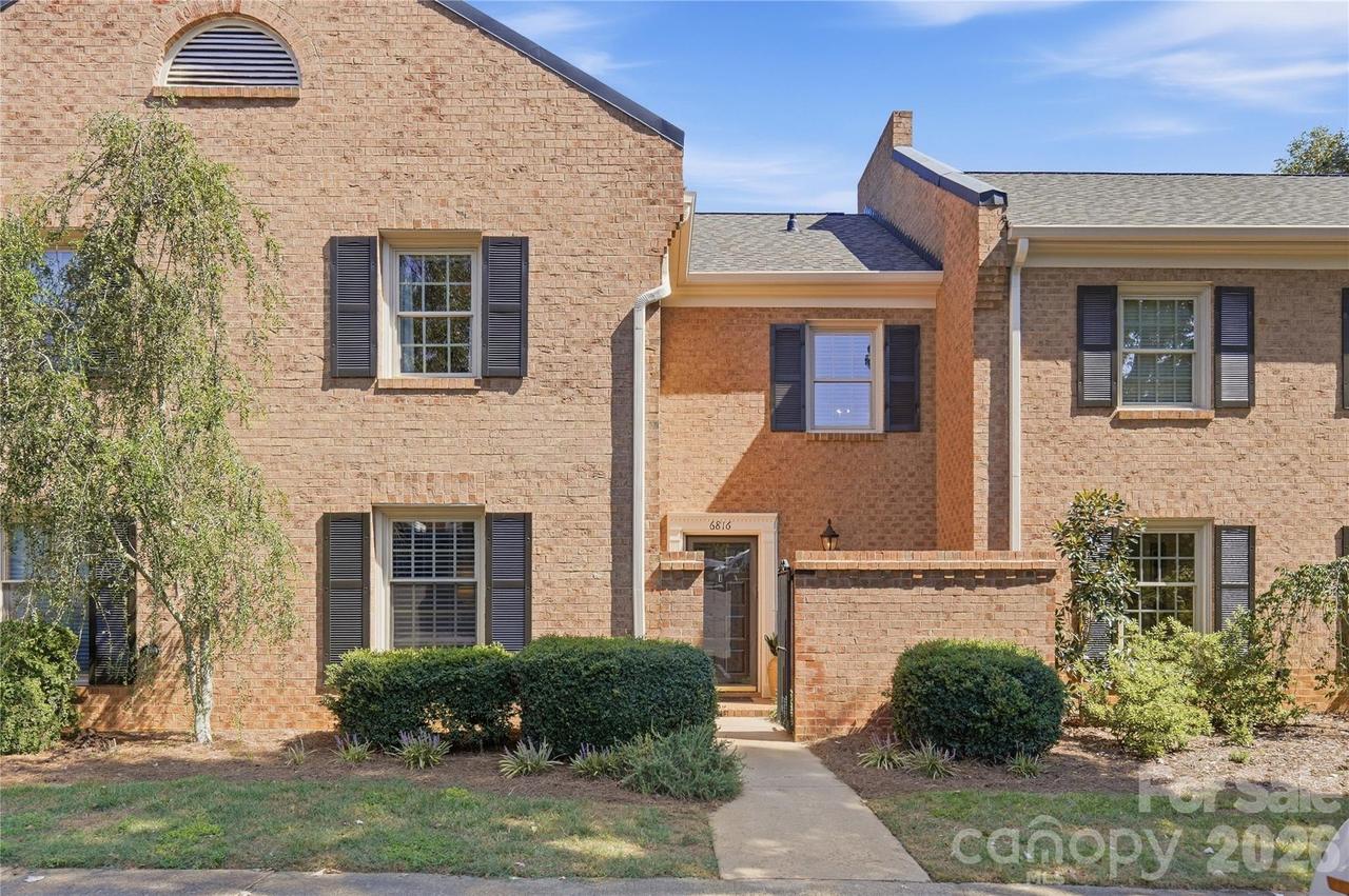 6816 Dumbarton Dr., Charlotte, NC 28210