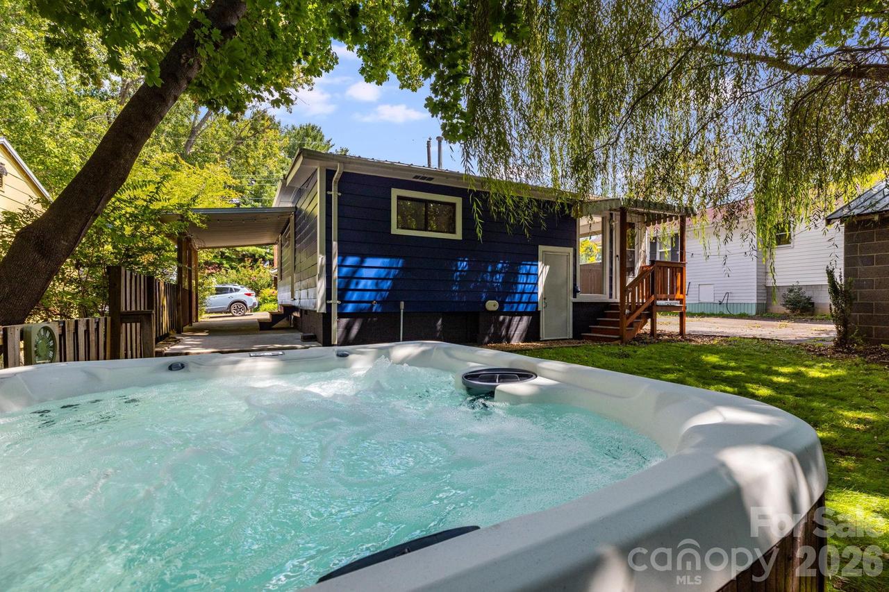 22 Jarrett St., Asheville, NC 28806
