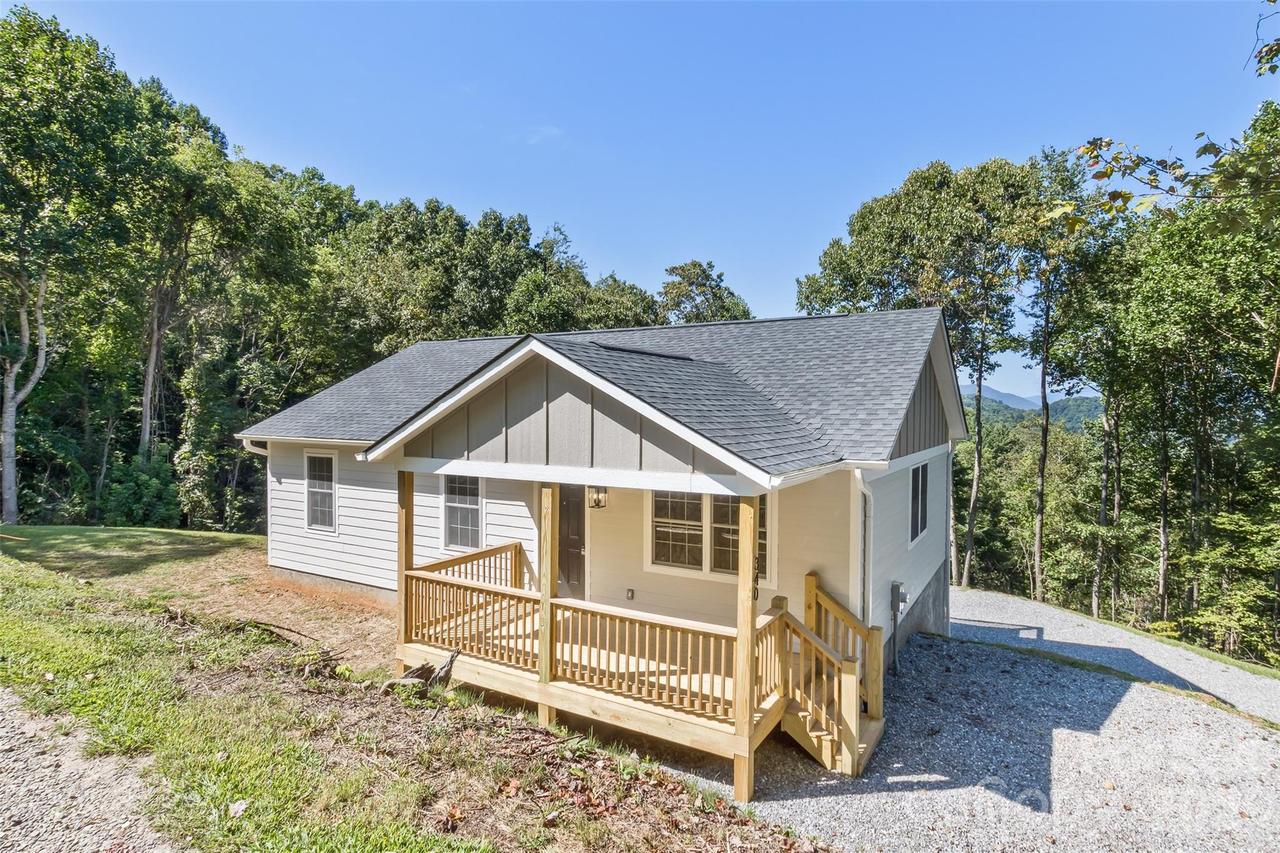 340 Matthew Ln., Canton, NC 28716