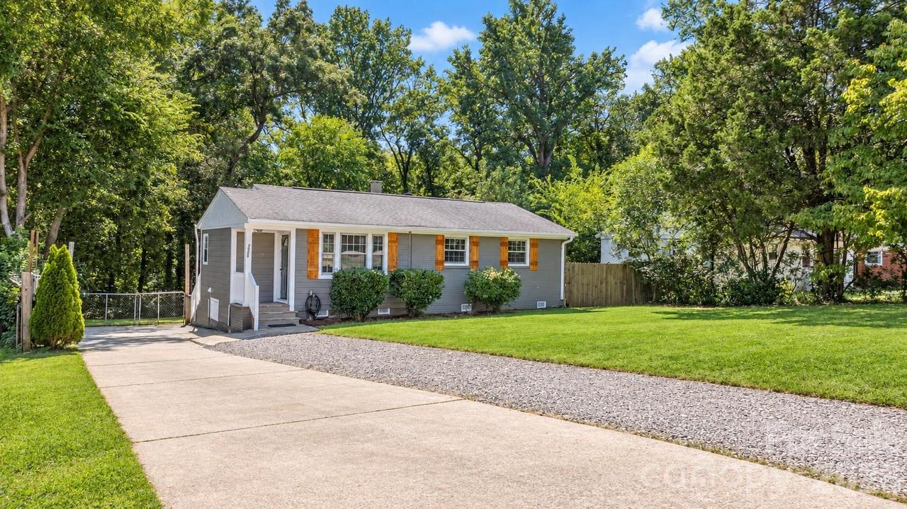 2026 Choyce Cir., Charlotte, NC 28217