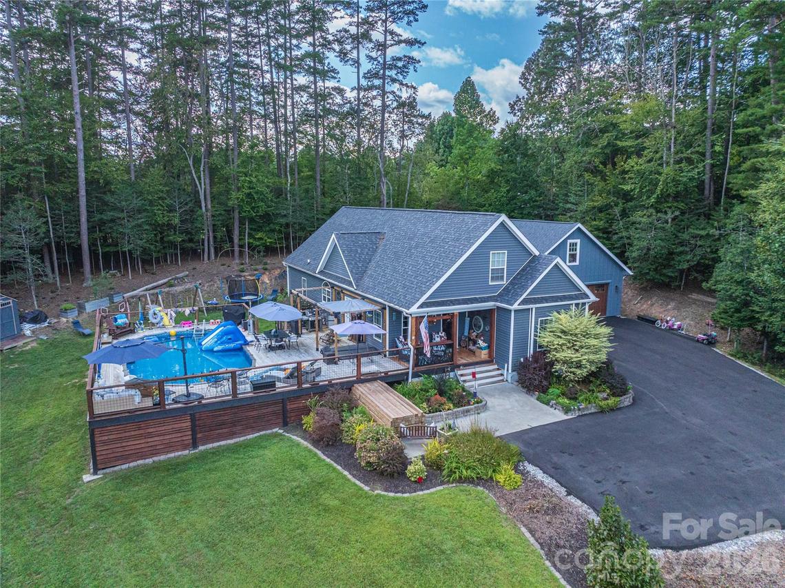 212 W Sunset Ridge Dr., Etowah, NC 28729