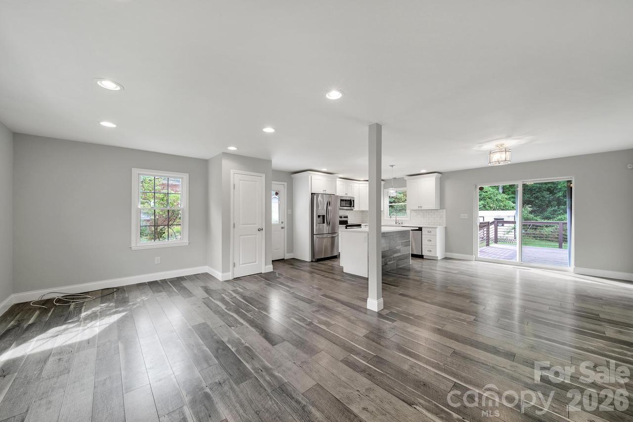 1200 Vickie Ln., Matthews, NC 28104