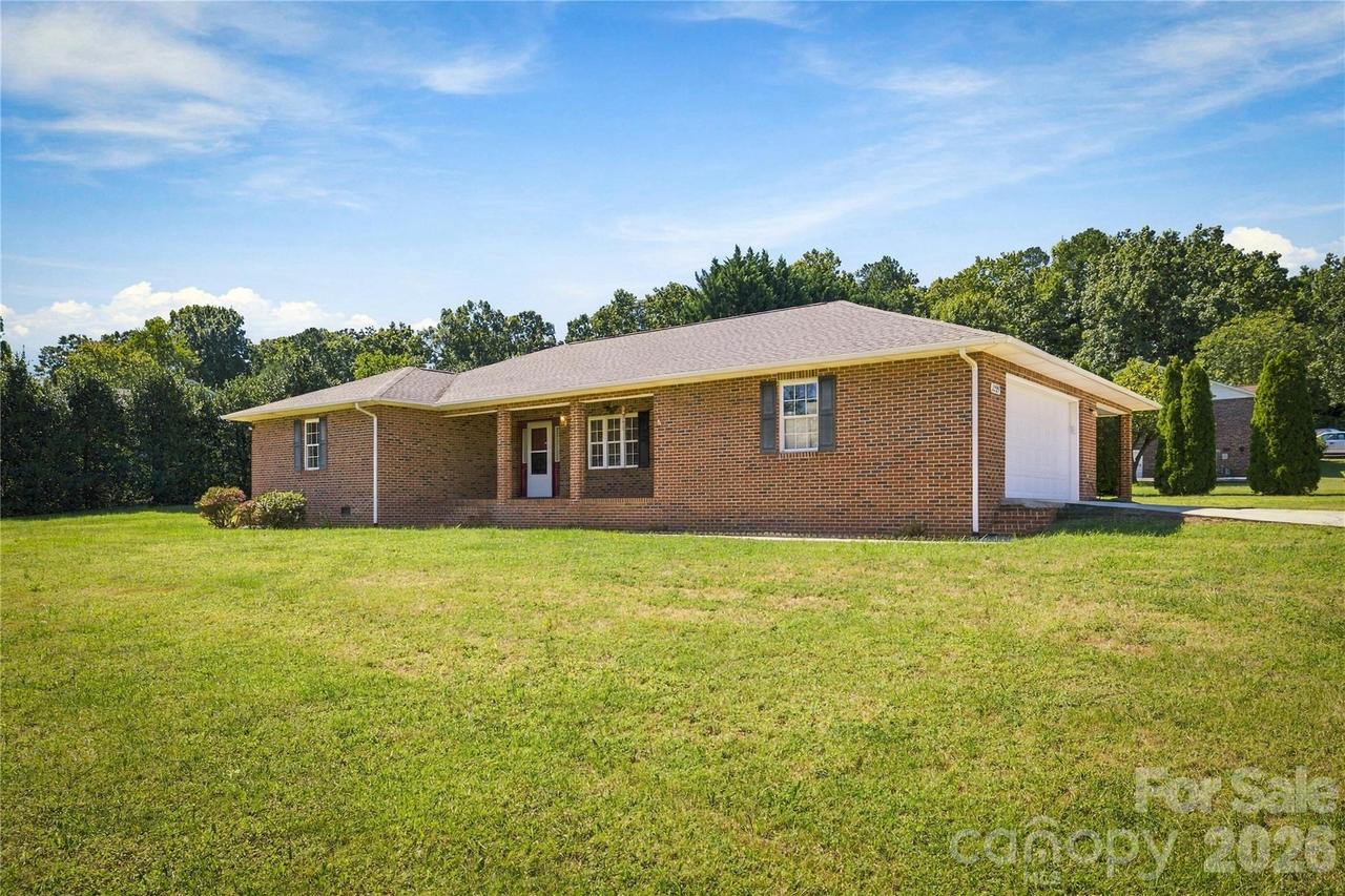 1229 Birch Dr., Morganton, NC 28655