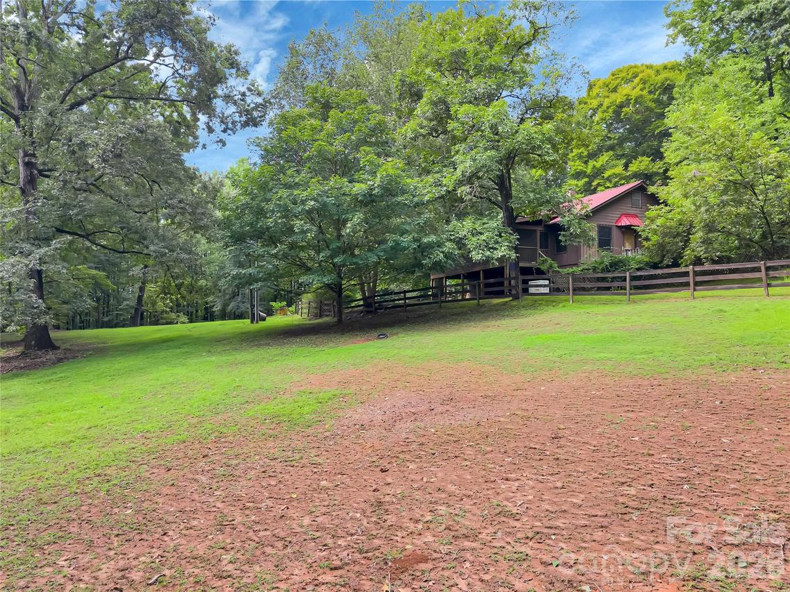 989 Fox Mountain Rd., Columbus, NC 28722