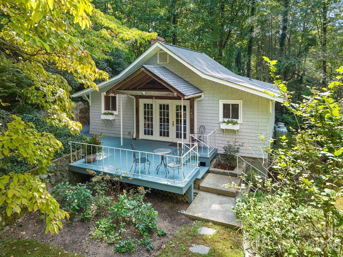 240 Seneca Blvd., Hendersonville, NC 28739