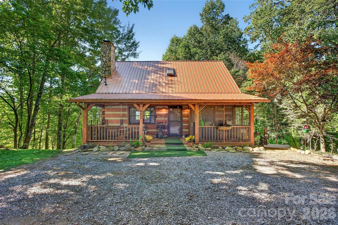 602 Quail Cove Rd., Clyde, NC 28721